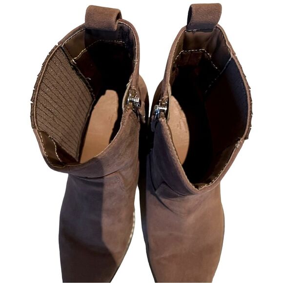 Light brown heeled booties by Universal Threads women Size 8 - Picture 5 of 14
